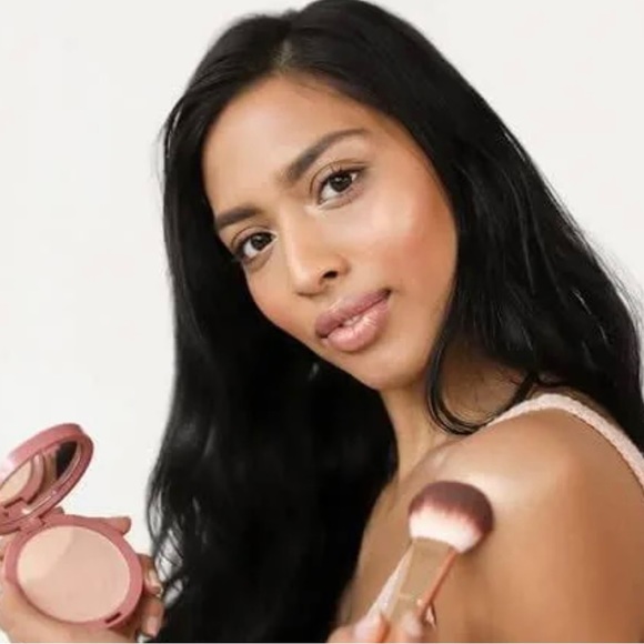 WANDER BEAUTY Wanderess Glow Highlighter
(After Hours) - Picture 9 of 13